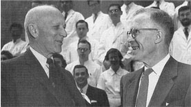 Wilder Penfield (� gauche)